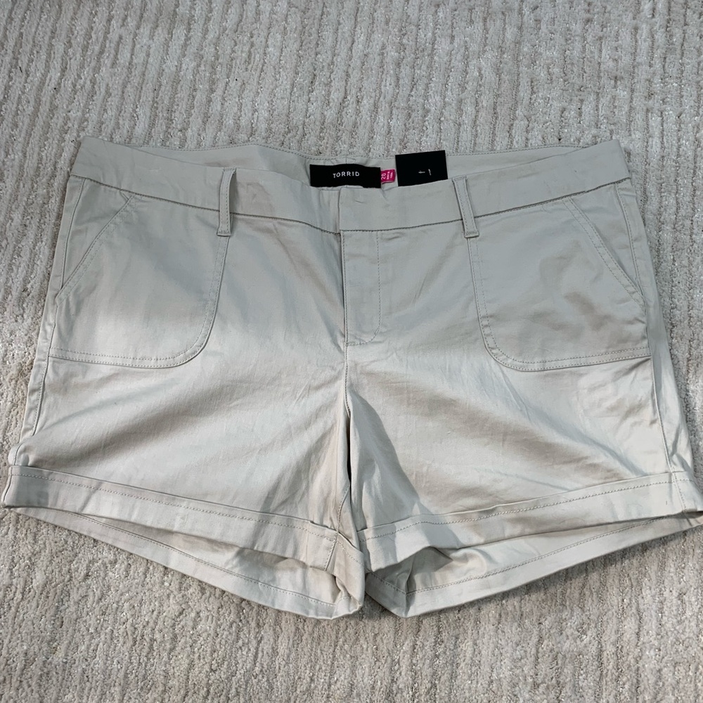 Torrid We Swear By Fit 5” Inseam Tan Shorts Size 20 NWT‎
